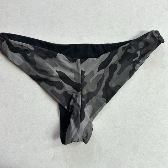 Bikini - Picture 6 of 7